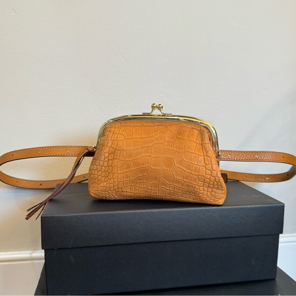 ❤️ Vince Camuto Leather Belt Bag - Picture 7 of 13